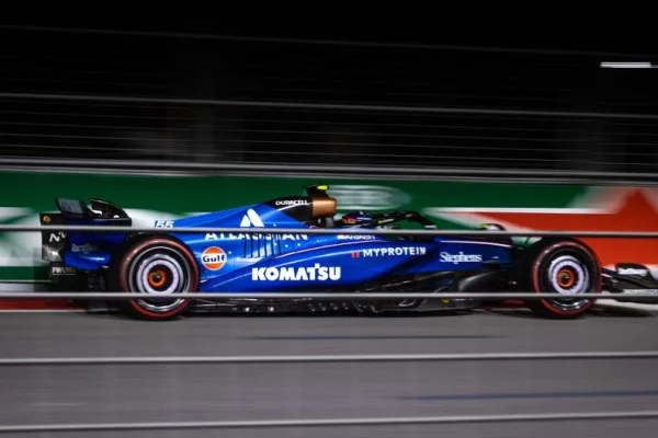F1新加坡站勒克莱尔夺冠法拉利策略组进站窗口与轮胎管理复盘